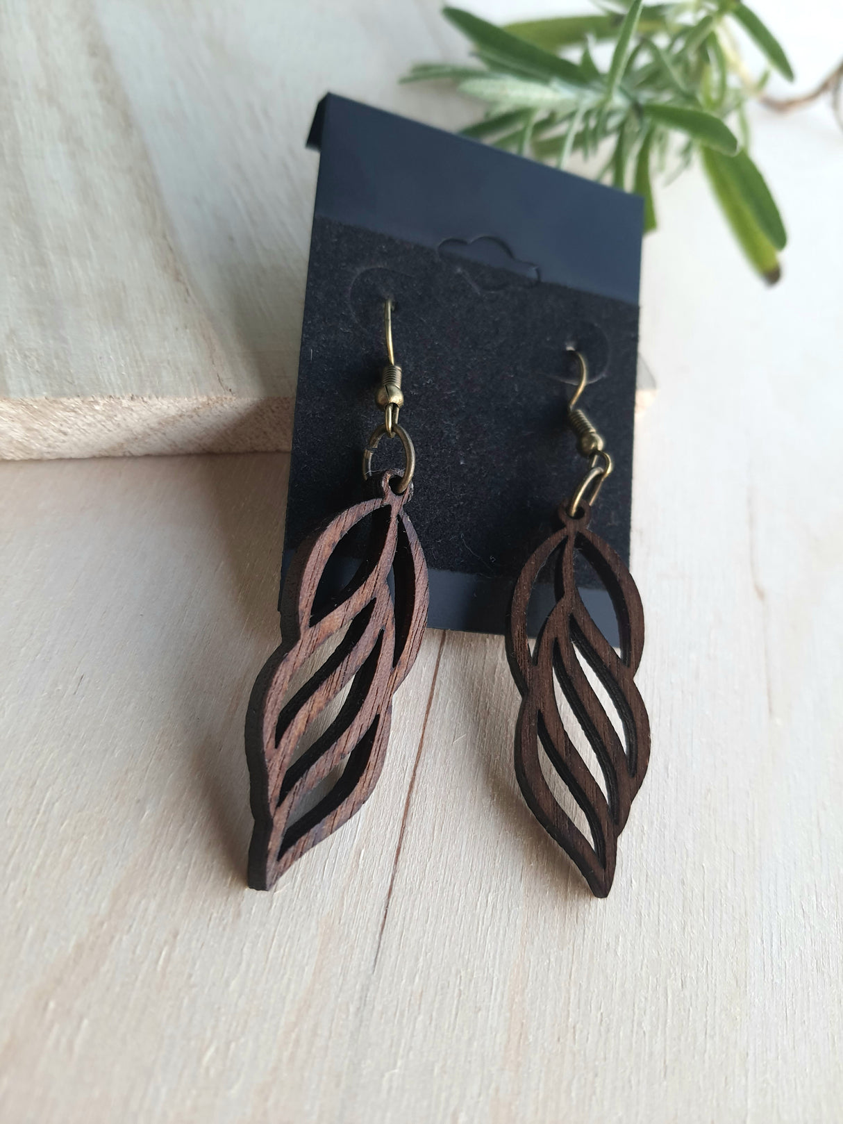 Øreringe i valnøddetræ