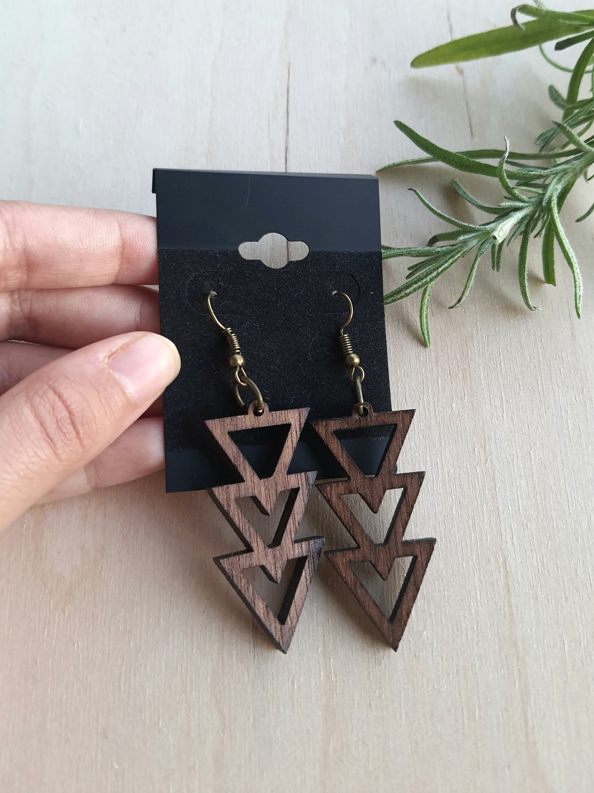 Øreringe i valnøddetræ