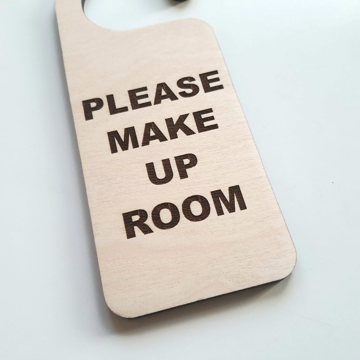 Please make up room - Dørhænger i træ for hotel, Airbnb osv.