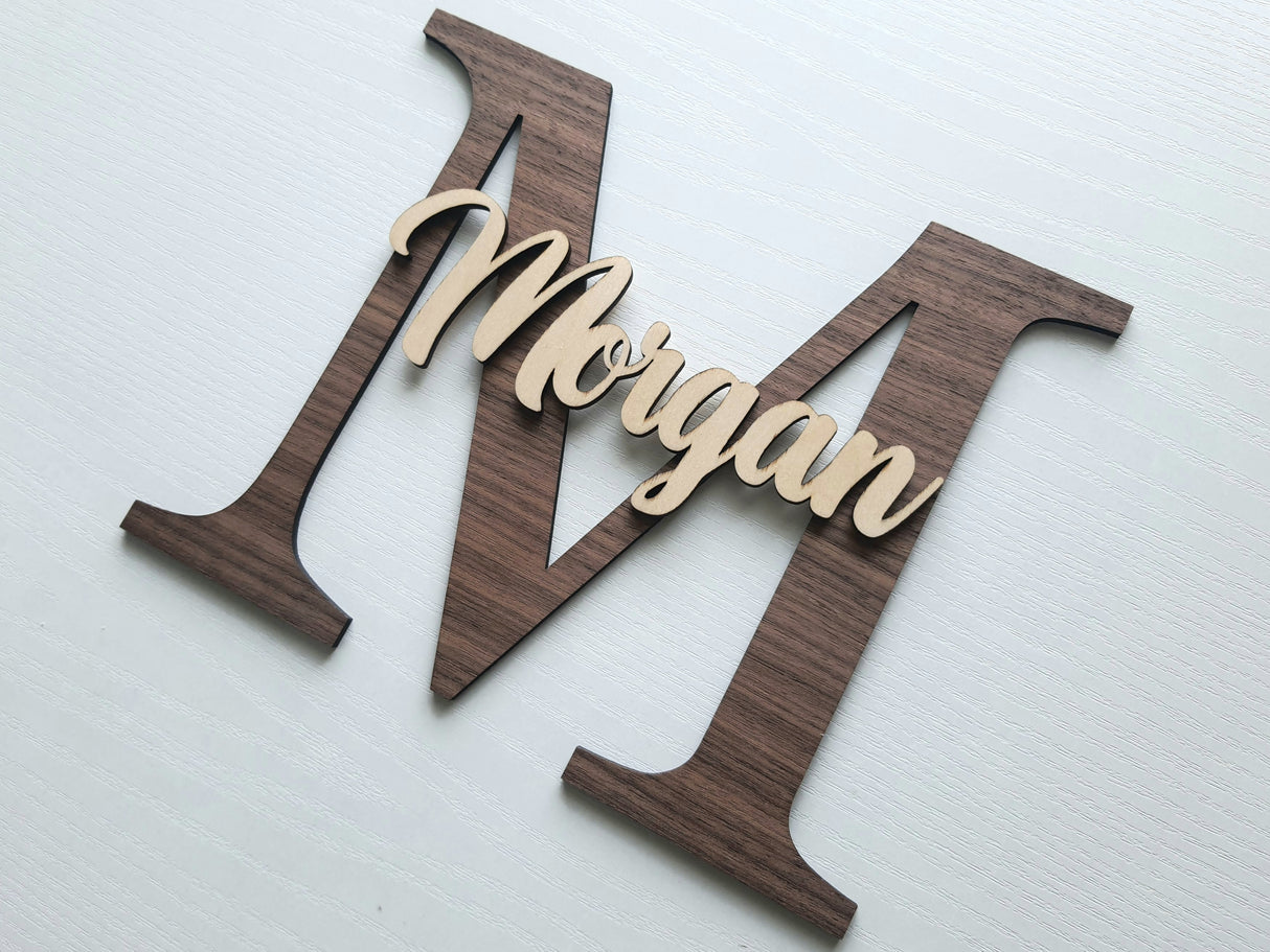 Navneskilt til dør børn i valnøddetræ og Birketræ