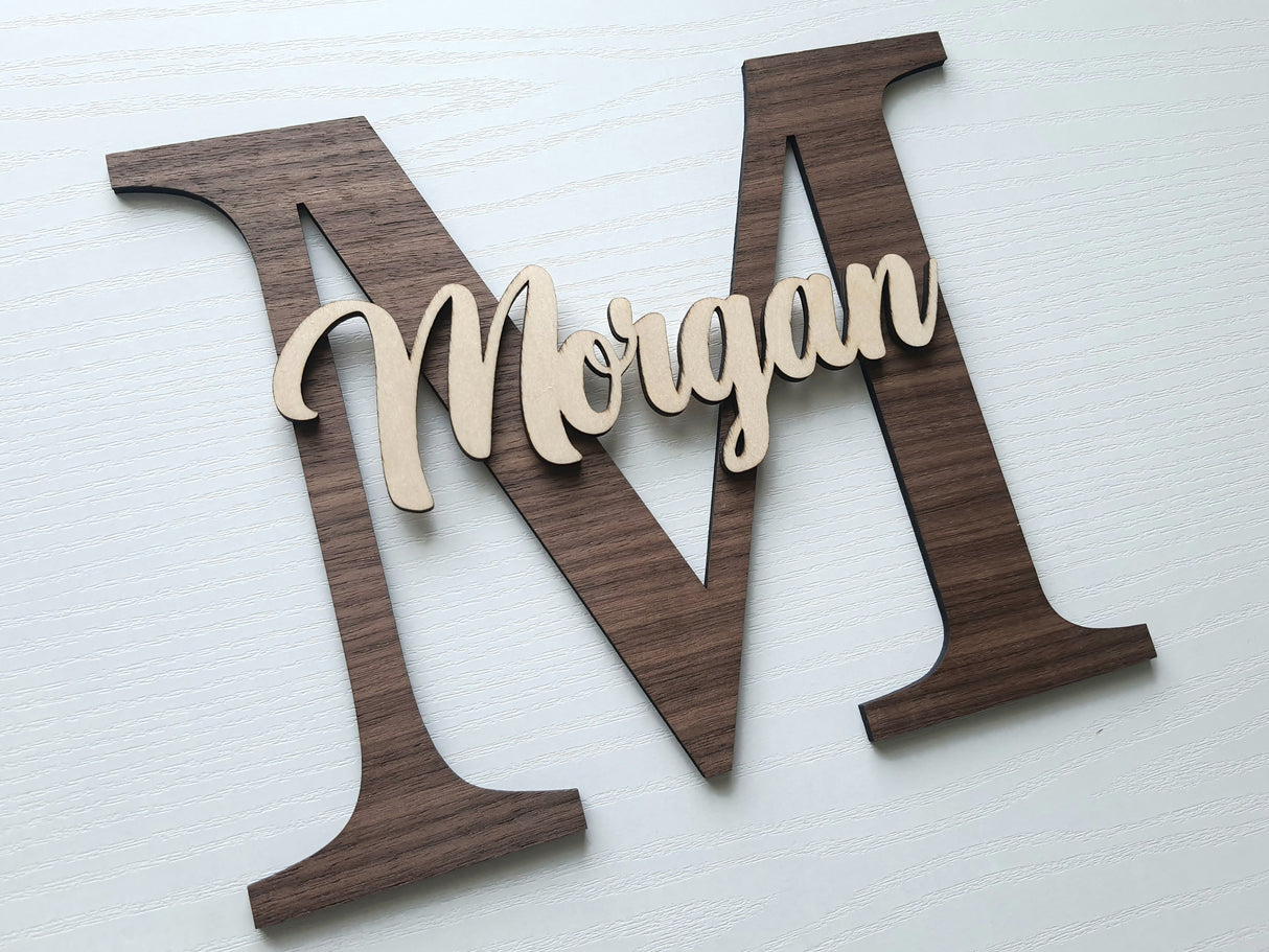 Navneskilt til dør børn i valnøddetræ og Birketræ