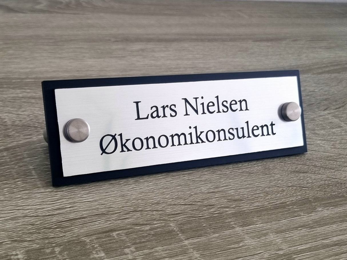 Personligt bordskilt i 2-lags akryl - Design D