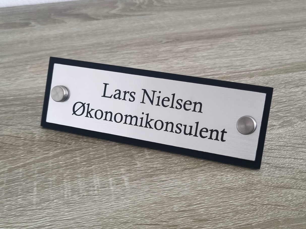 Personligt bordskilt i 2-lags akryl - Design D