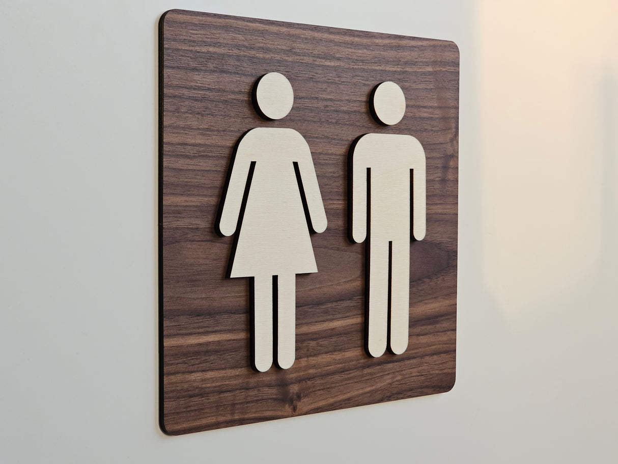 Elegant toalettskylt med manliga och kvinnliga piktogram i valnöt och poppelträ