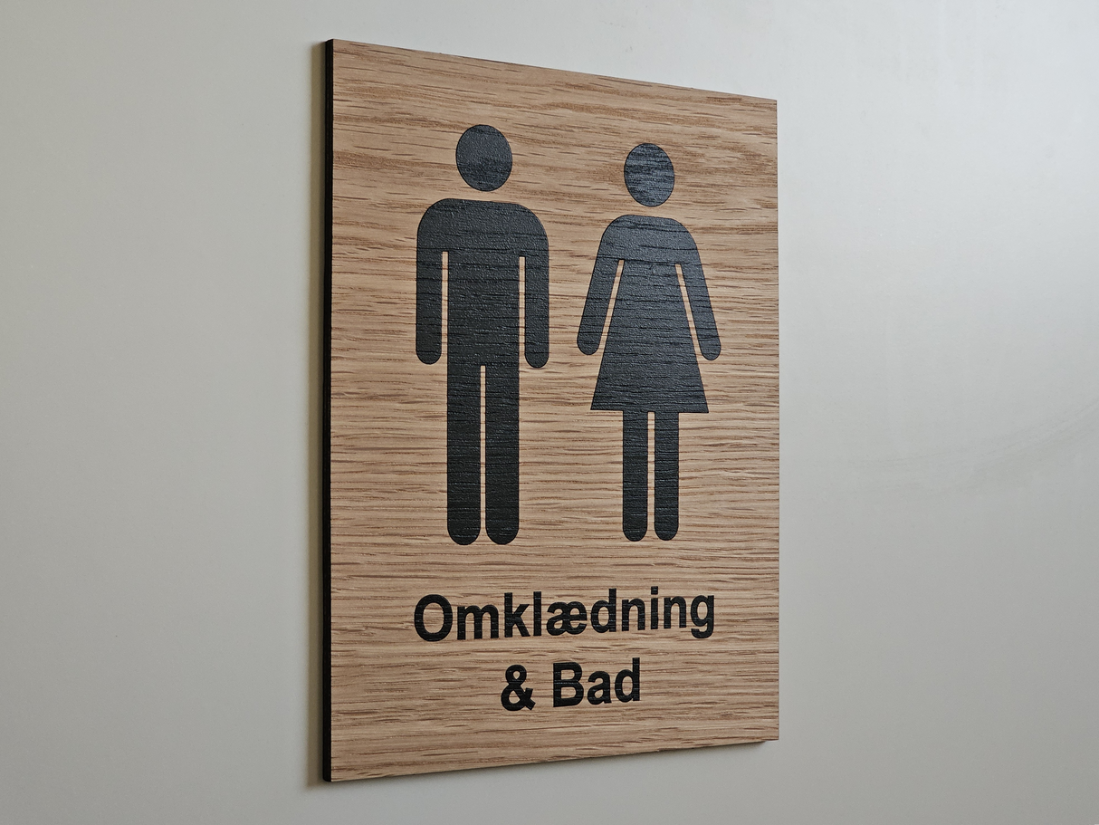Omklædning & Bad skilt i egetræ | Damer & herrer