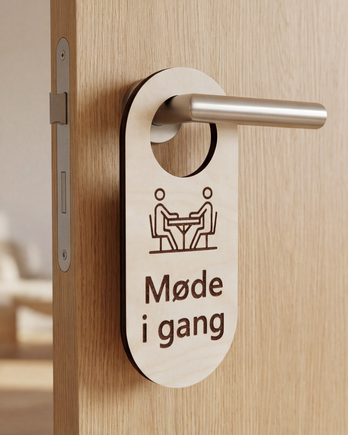Møde i gang – Dørhænger i træ