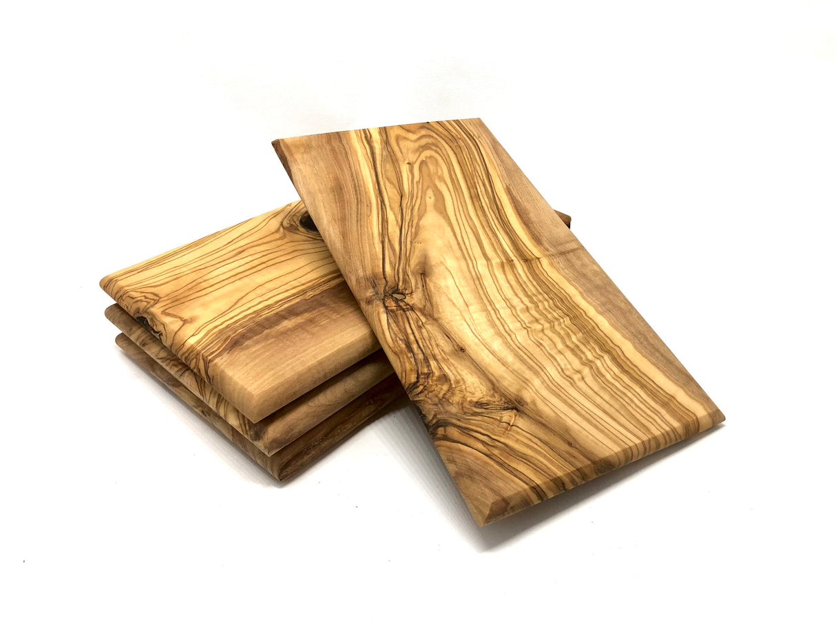 Serveringsbræt til morgenmad eller snack i oliventræ - med affasede kanter