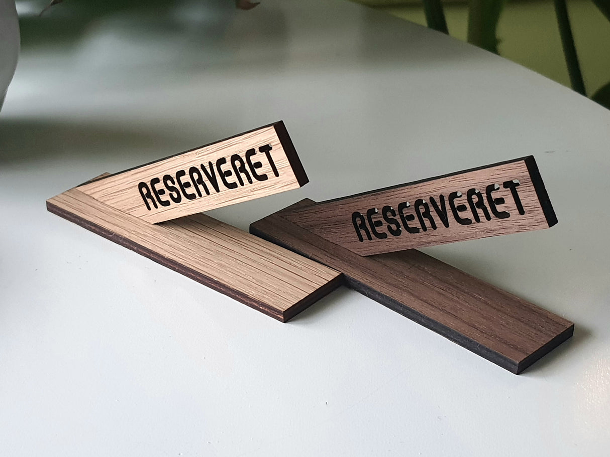 Bordskilt Reserveret i træ