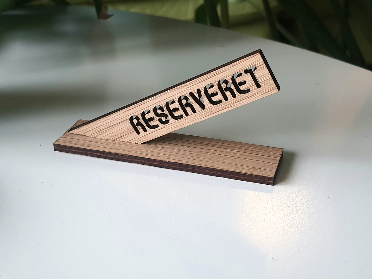 Bordskilt Reserveret i træ