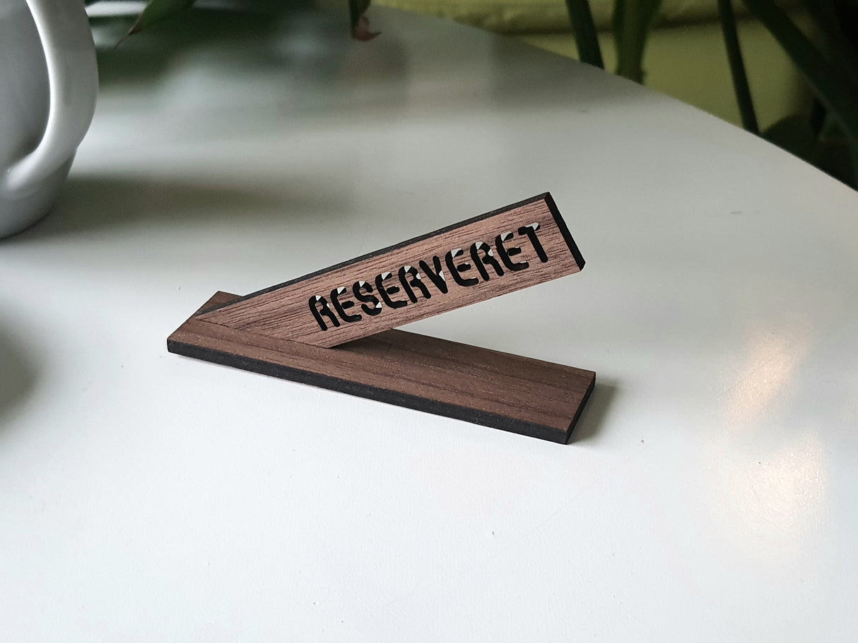 Bordskilt Reserveret i træ
