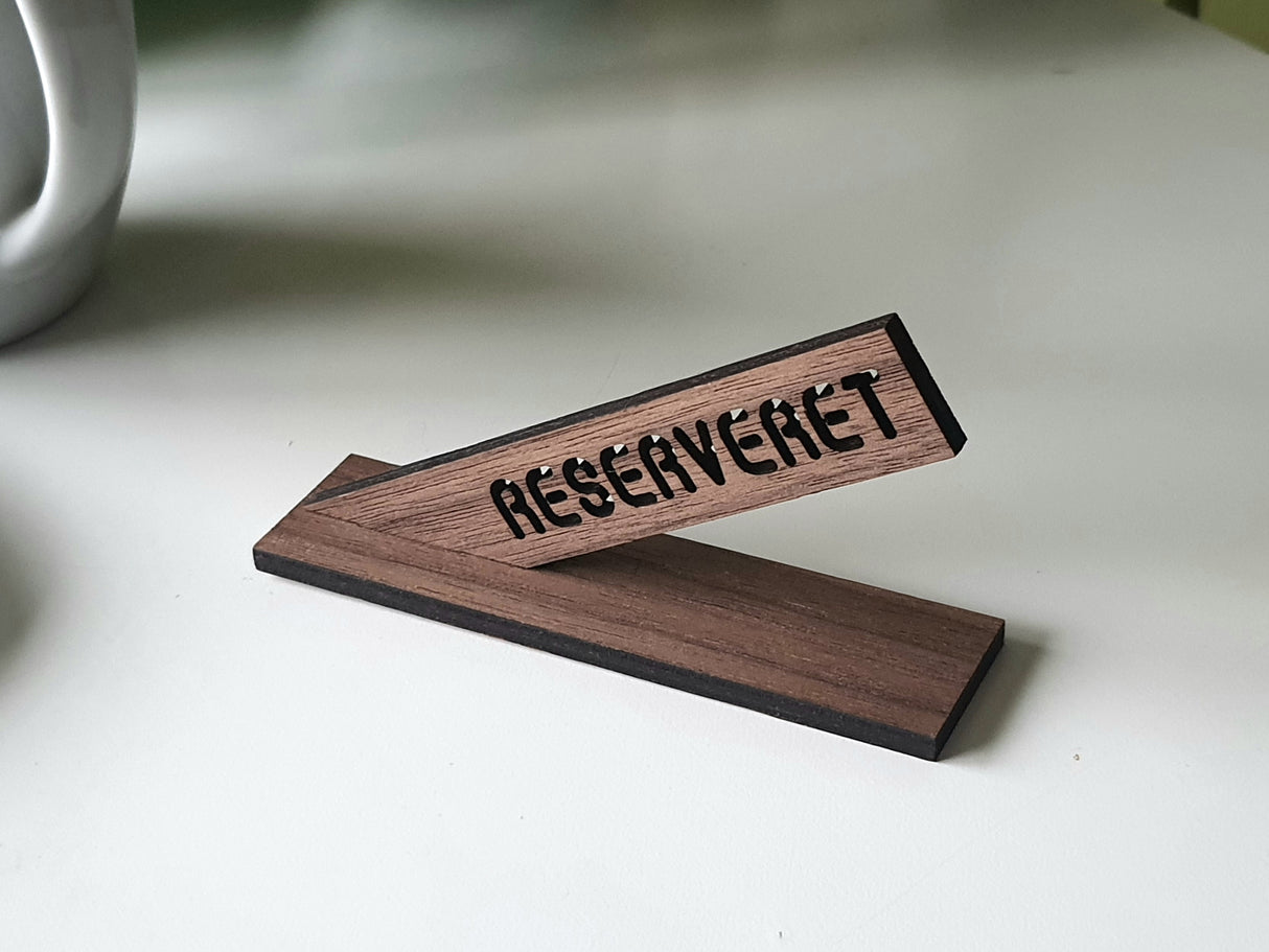 Bordskilt Reserveret i træ