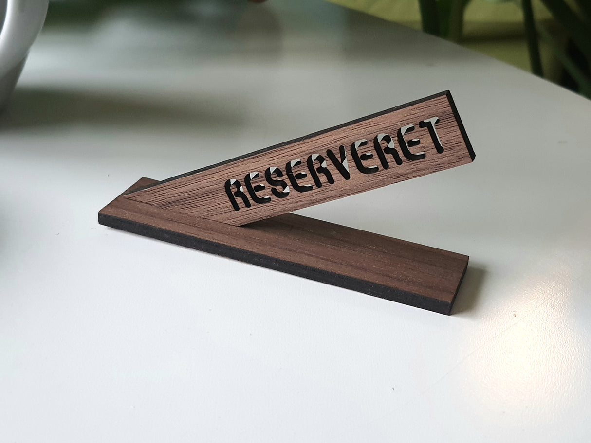 Bordskilt Reserveret i træ