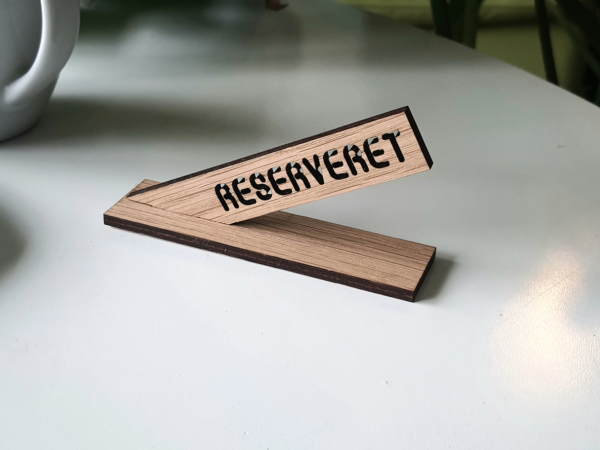 Bordskilt Reserveret i træ