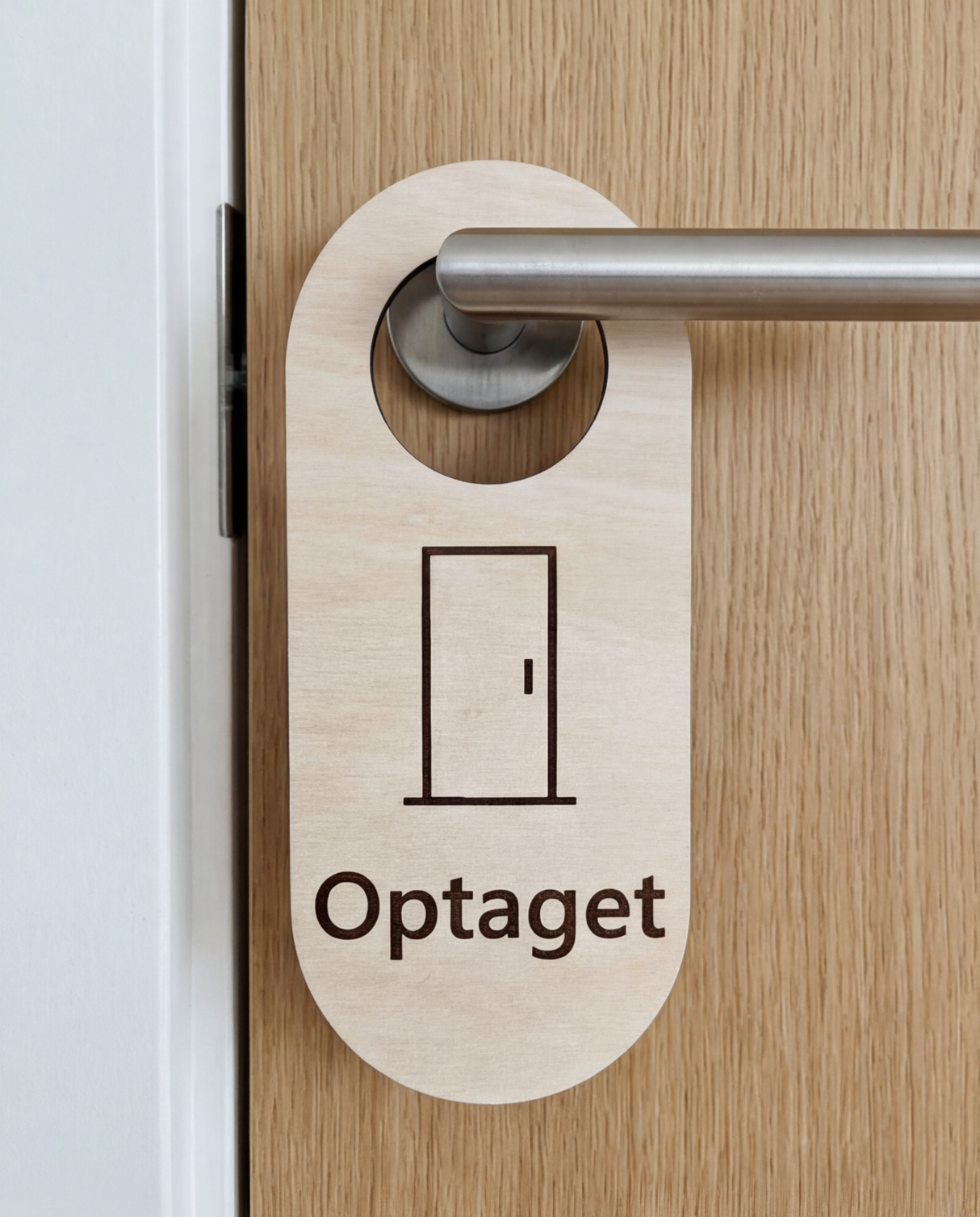 Optaget – Dørhænger i træ