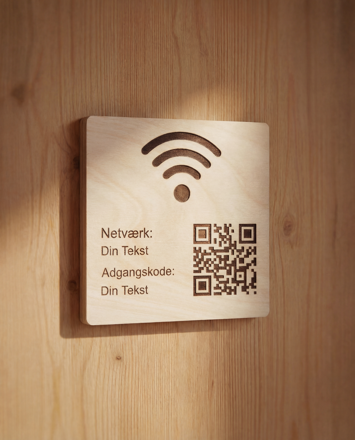 Træ WiFi skilt med QR kode monteret på væg
