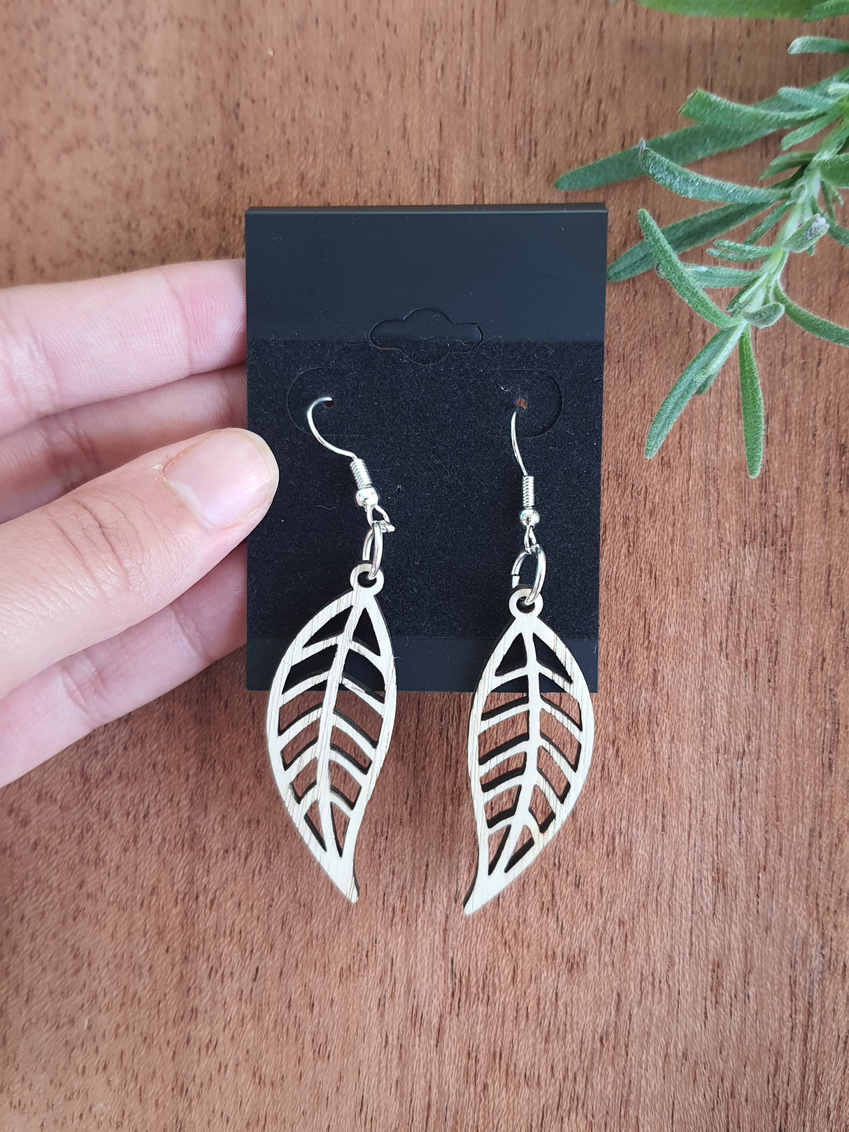 Øreringe i asketræ