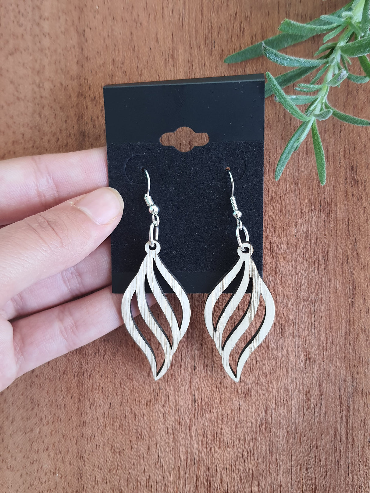 Øreringe i asketræ