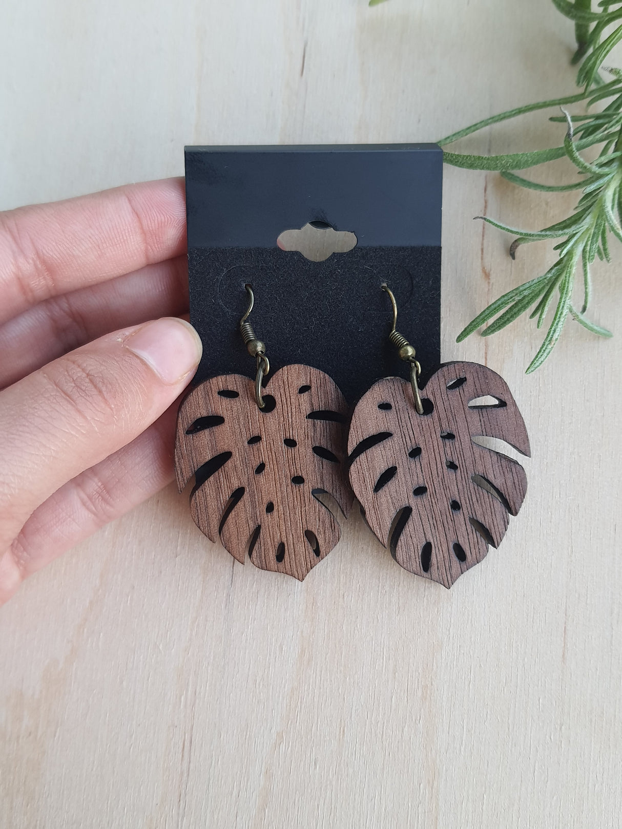 Øreringe i valnøddetræ - Monstera blade