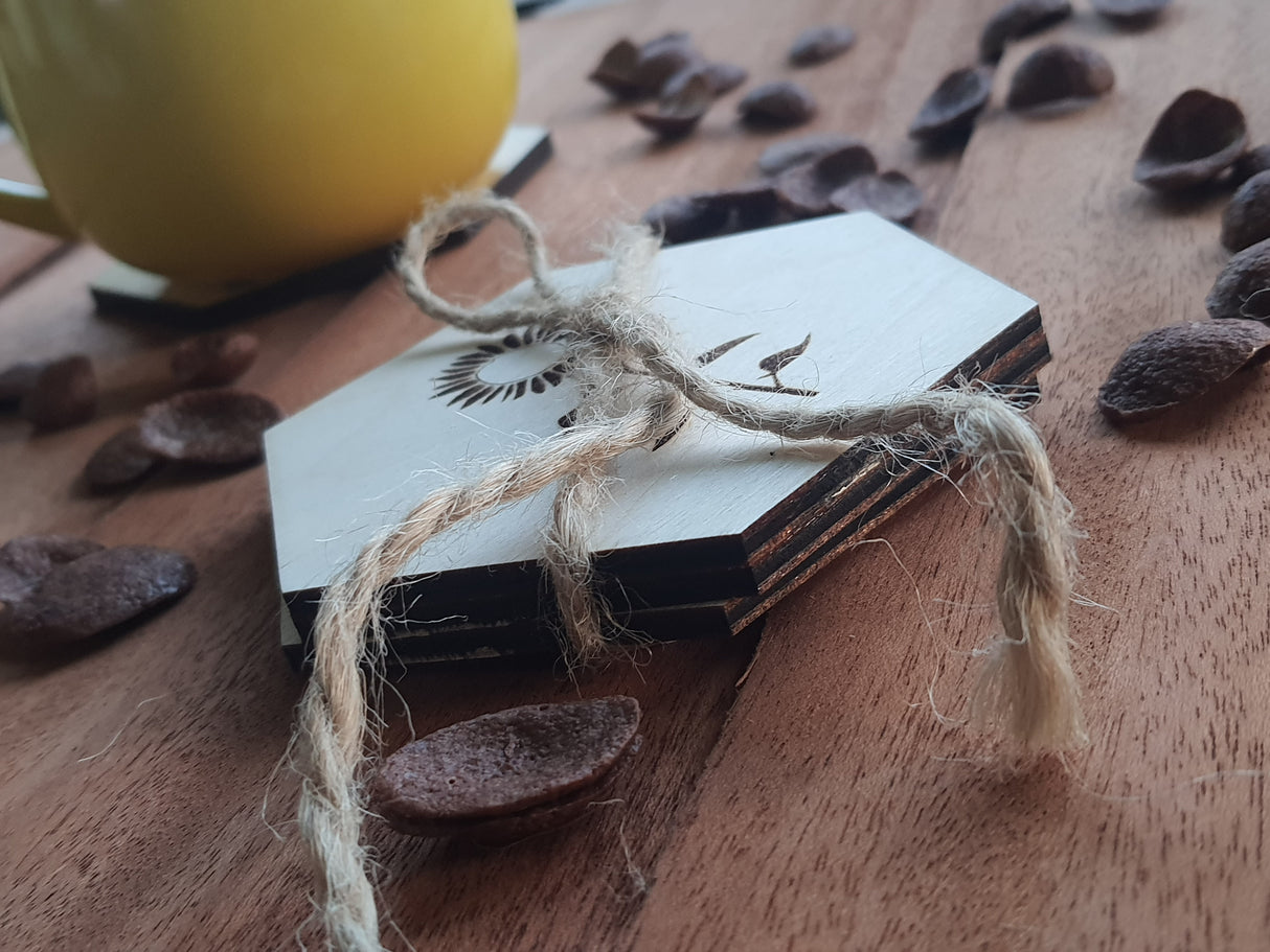 Sekskantet bordskånere i træ med gravering- ølbrikker - Coasters