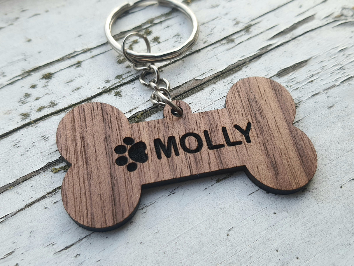 Hundetegn Nøglering med navn i valnøddetræ
