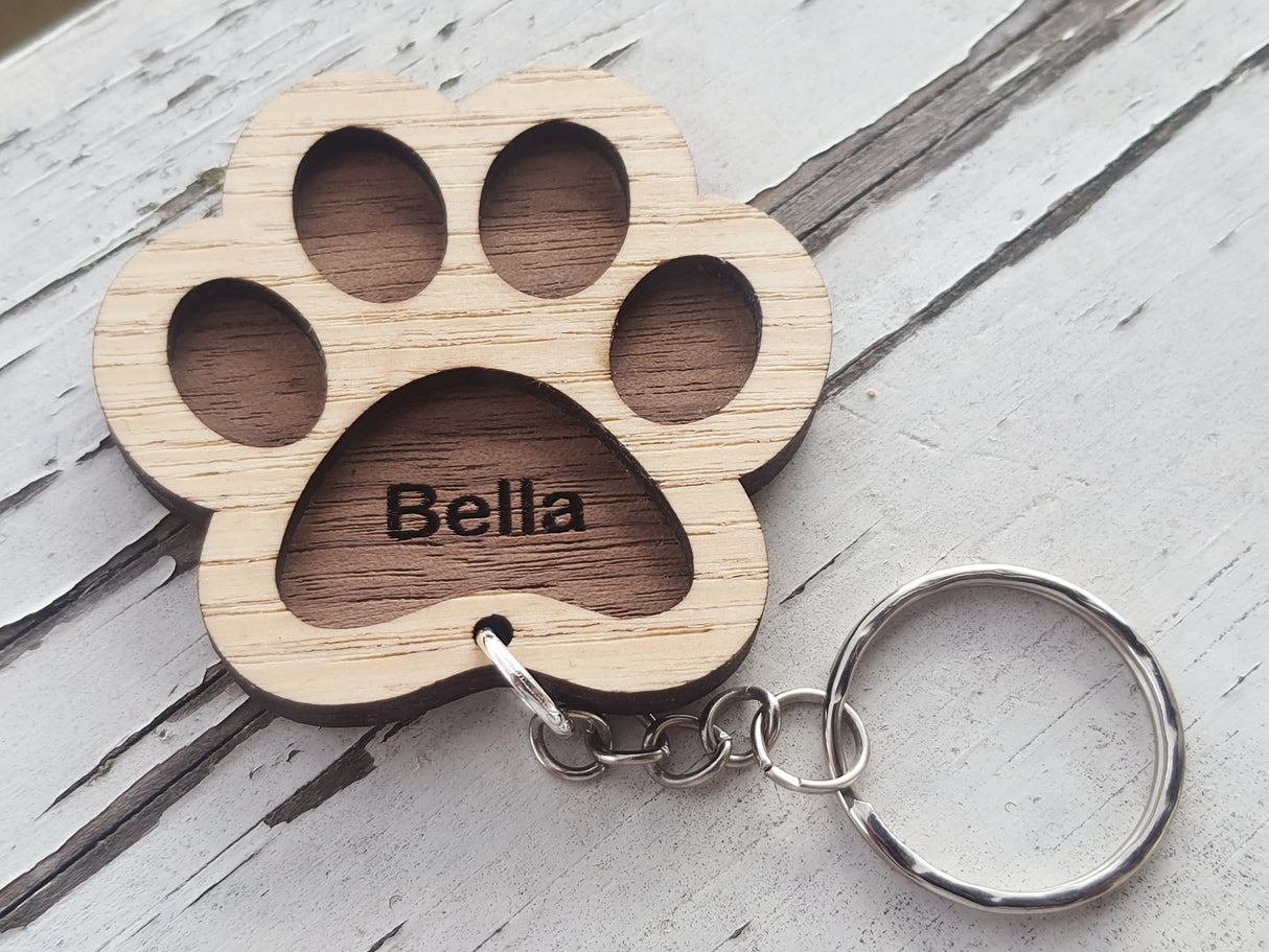 Personlig hundepote Nøglering med navn i valnøddetræ og asketræ