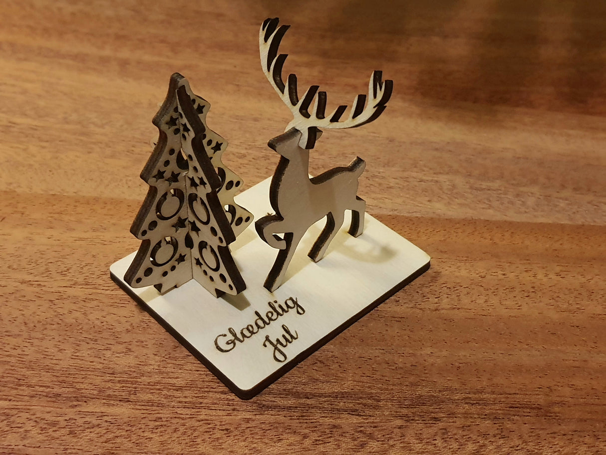 Personlig 3d Julekort med juletræ og rensdyr i træ med valgfrit tekst