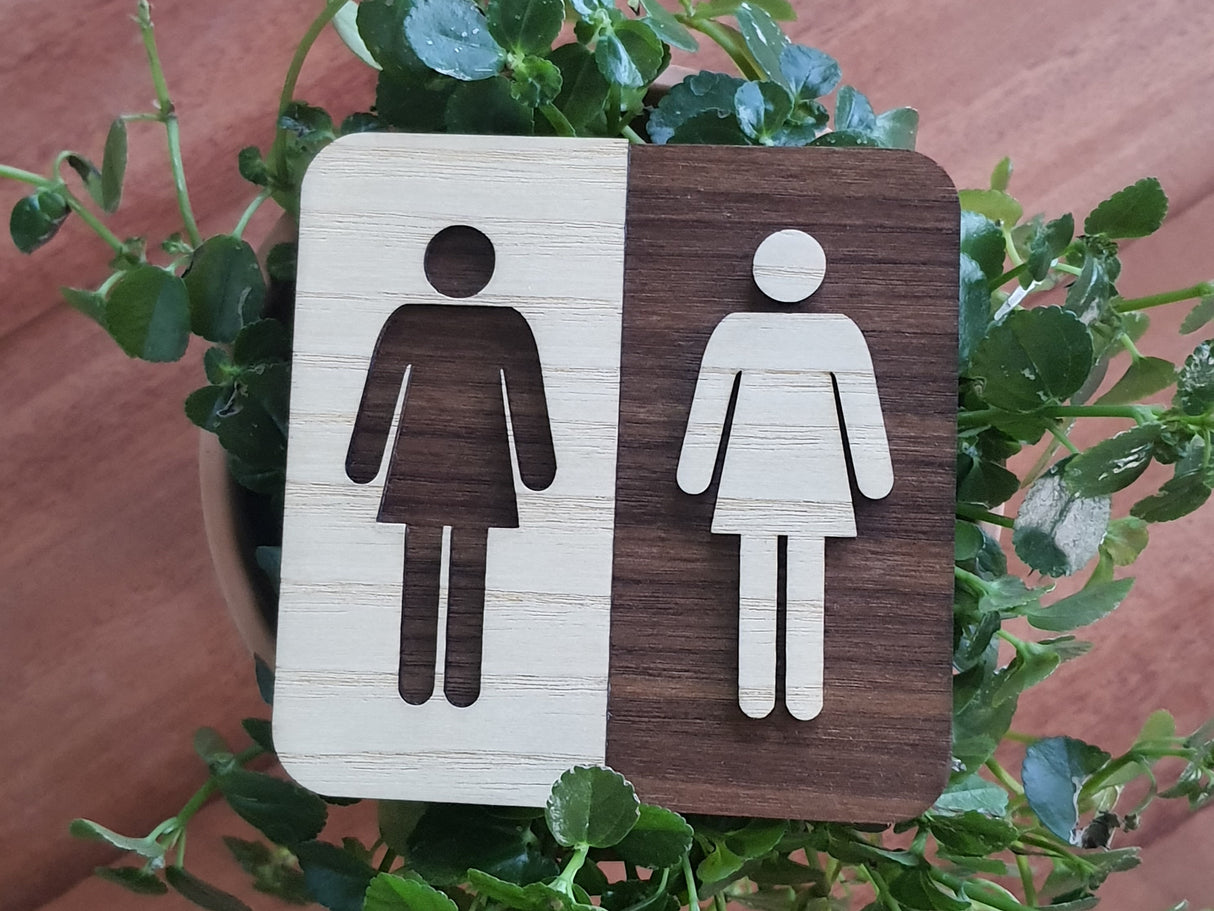 Toilet skilte i Valnøddetræ og Asketræ.