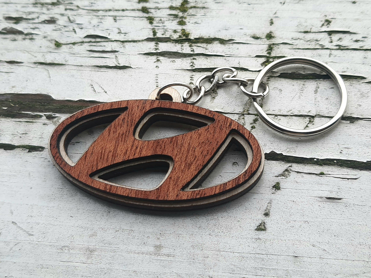 Elegant Hyundai nøglering i Birketræ og Mahogni