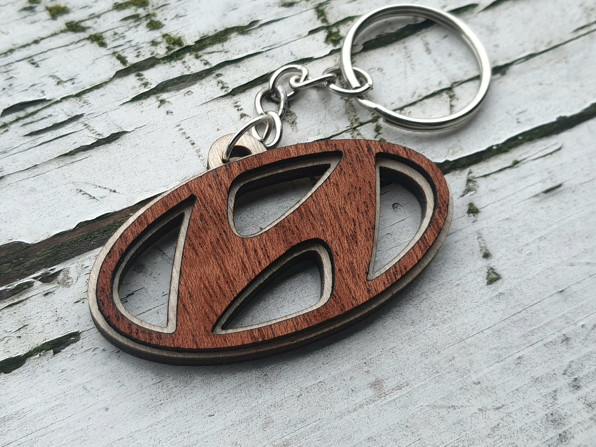 Elegant Hyundai nøglering i Birketræ og Mahogni