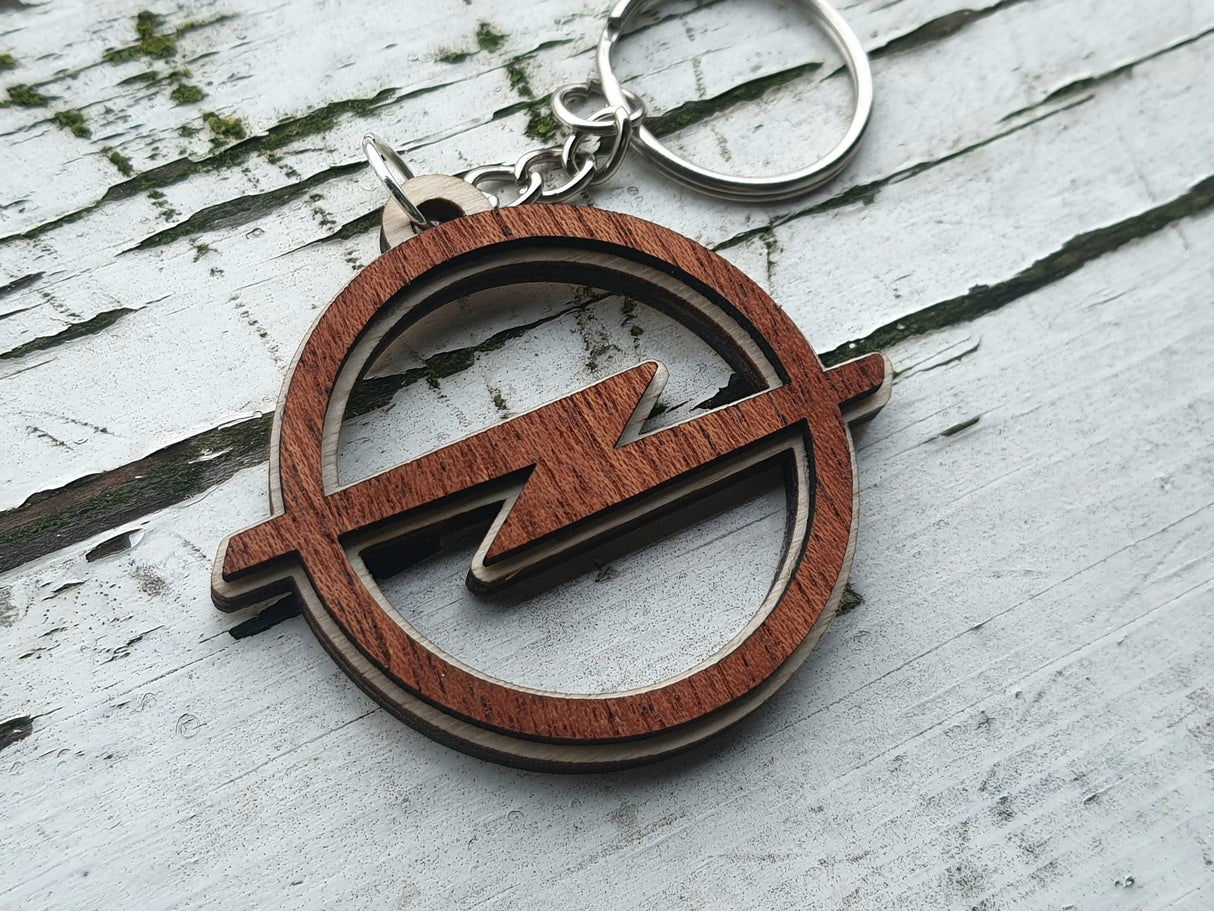 Elegant Opel nøglering i Birketræ og Mahogni