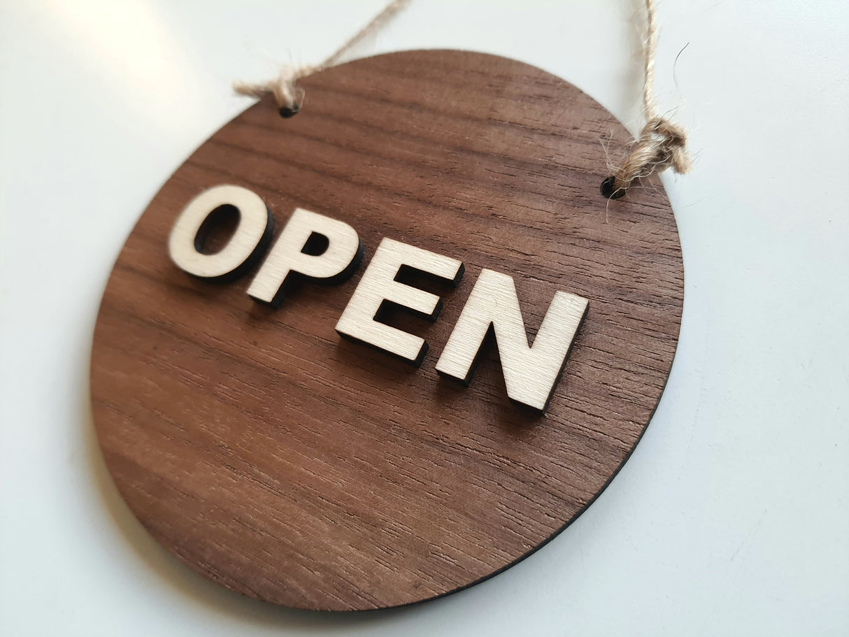 Smukt Åben/Lukket skilt I valnød- og poppeltræ - Open/Closed