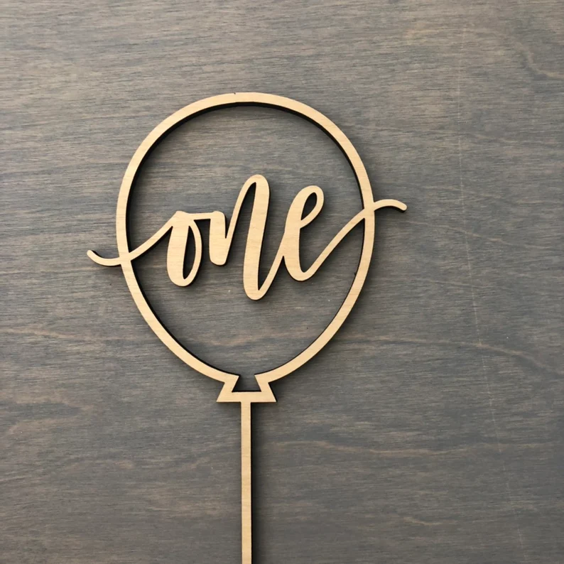 1-års Fødselsdag kagepynt / Kage topper "one" i træ - Kagedekoration