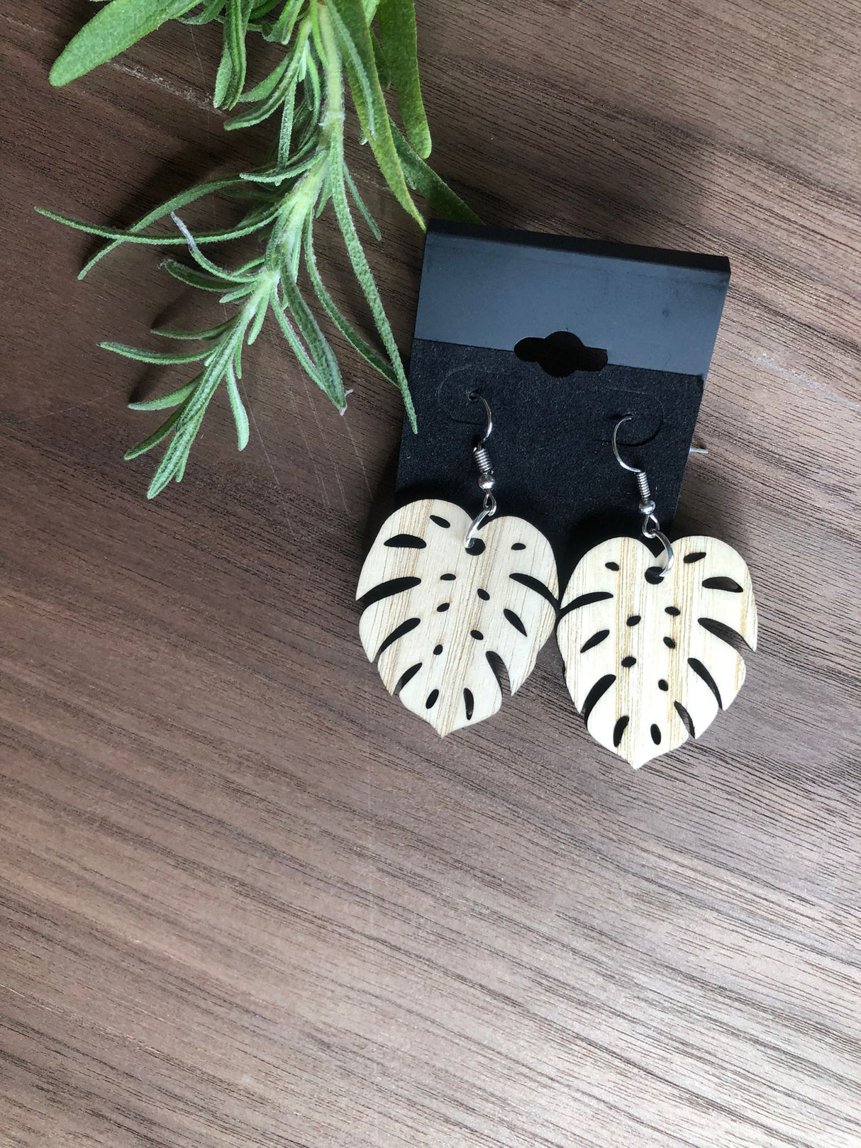 Øreringe i asketræ - Monstera blade