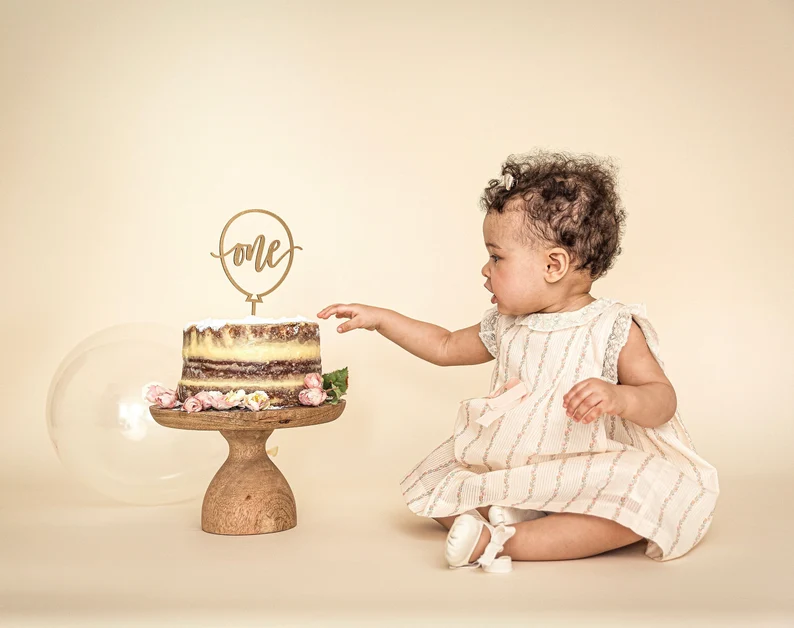 1-års Fødselsdag kagepynt / Kage topper "one" i træ - Kagedekoration