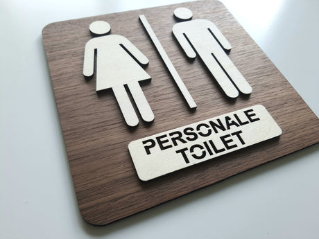 Elegant kunde toilet skilt med Mand og Dame piktogram I valnød- og poppeltræ