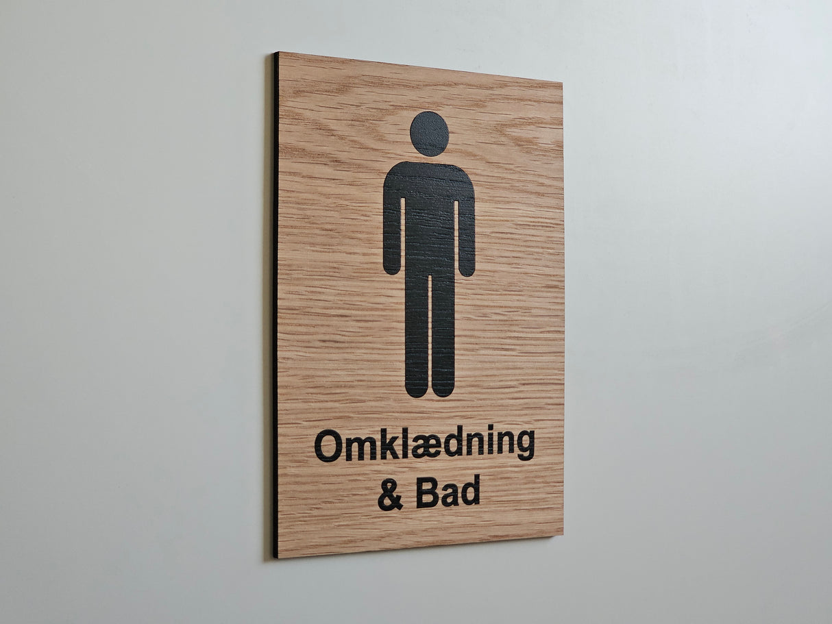 Omklædning & Bad skilt i egetræ | Herrer