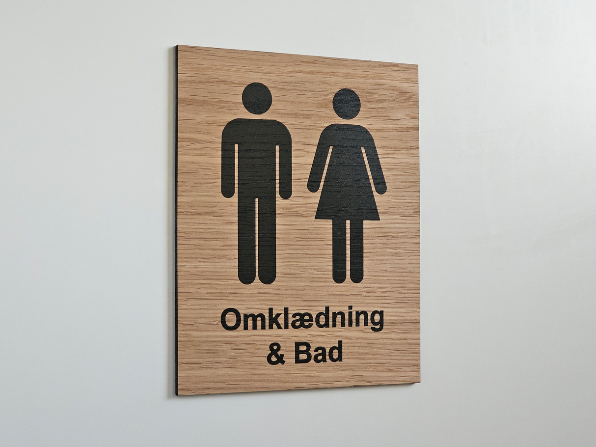 Omklædning & Bad skilt i egetræ | Damer & herrer