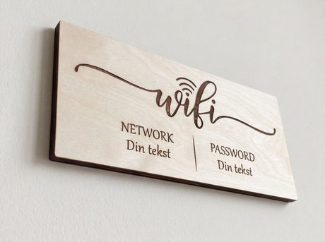 WiFi skilt i træ med personlig indgravering
