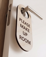 Please make up room - Dørhænger i træ