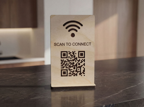 Scan to connect - WiFi skilt i træ