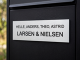 Navneskilt til postkasse med fornavne og 2 efternavne