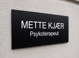 Inkybay - Personligt navneskilt til dør i sort aluminium (Copy)