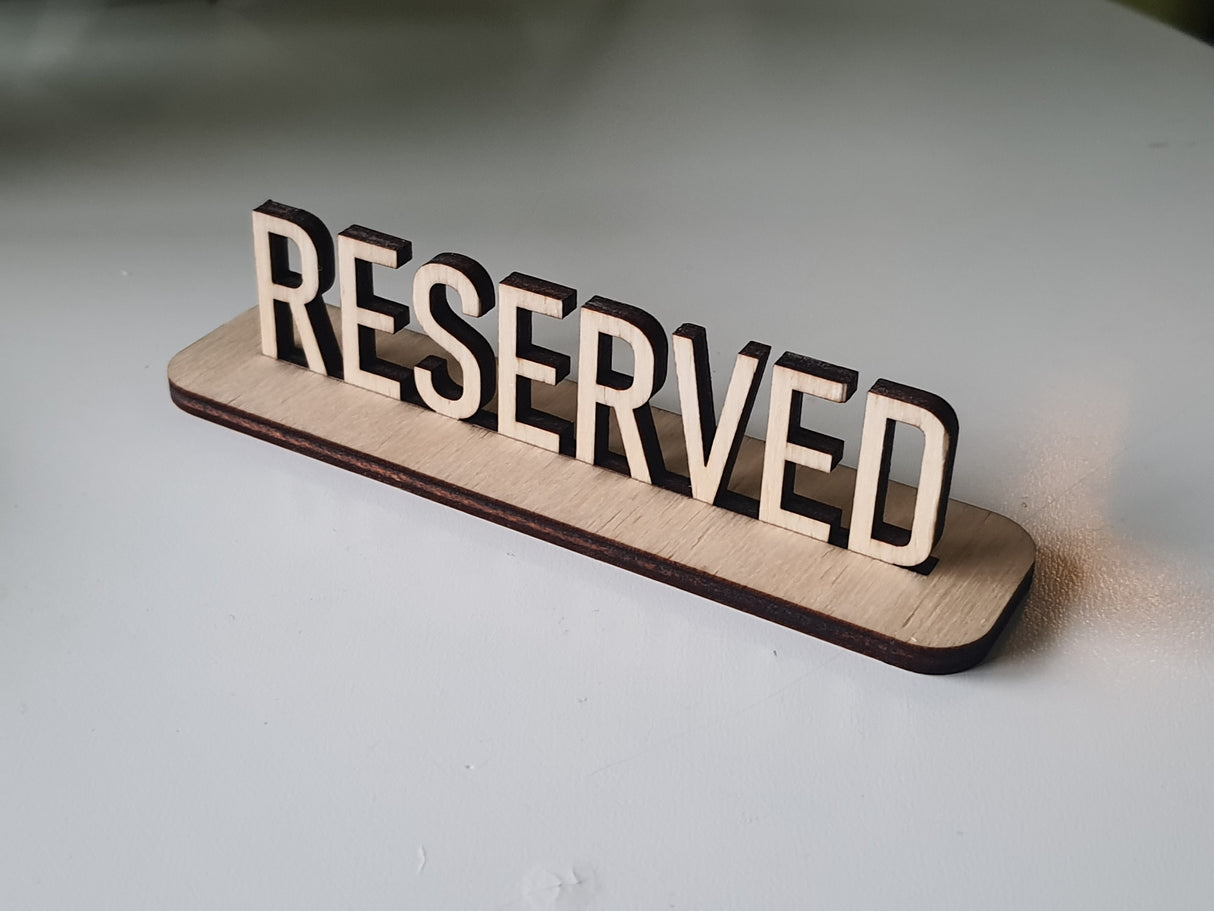 Bordskilt "Reserved" i træ