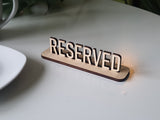 Bordskilt "Reserved" i træ