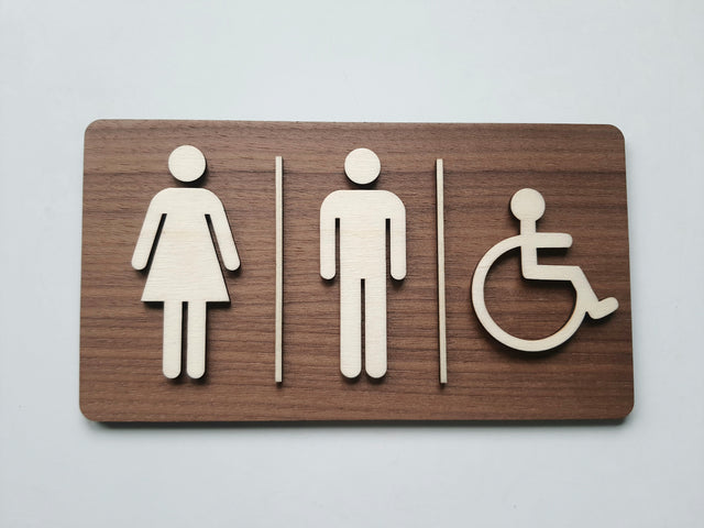 Rektangulært toilet skilt i træ med dame herre og handicap piktogram